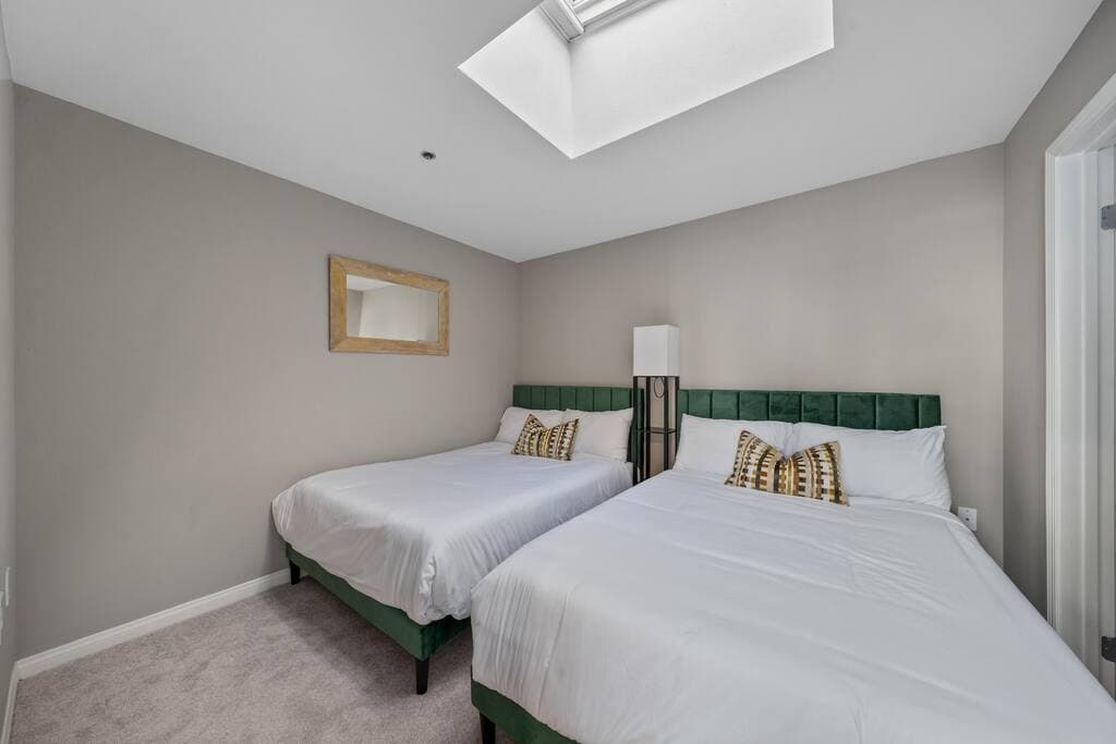 Ocean Views - Rooftop Pool 2BR Santa Monica - Image 5