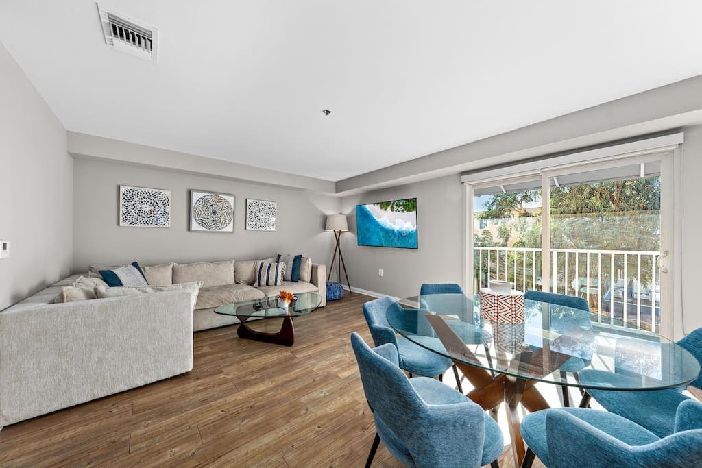 Beryl Breeze - Rooftop Pool Sunny 2BR by the Pier