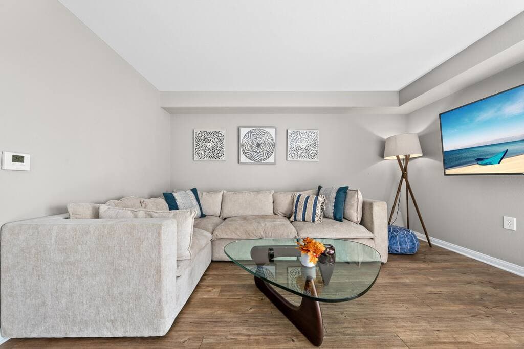 Beryl Breeze - Rooftop Pool Sunny 2BR by the Pier - Image 3