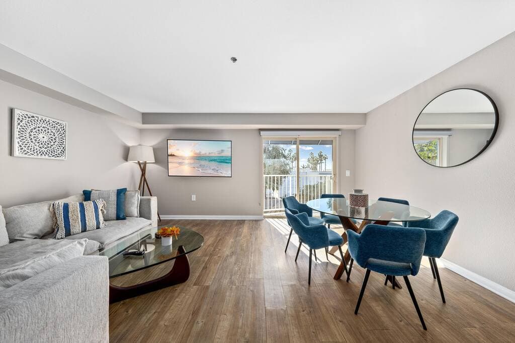 Beryl Breeze - Rooftop Pool Sunny 2BR by the Pier - Image 5