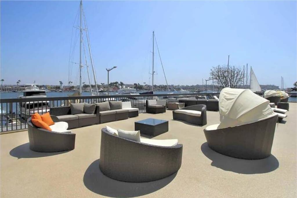 Blue Agate - Seaside Bright 2BR with Marina Views - Image 3