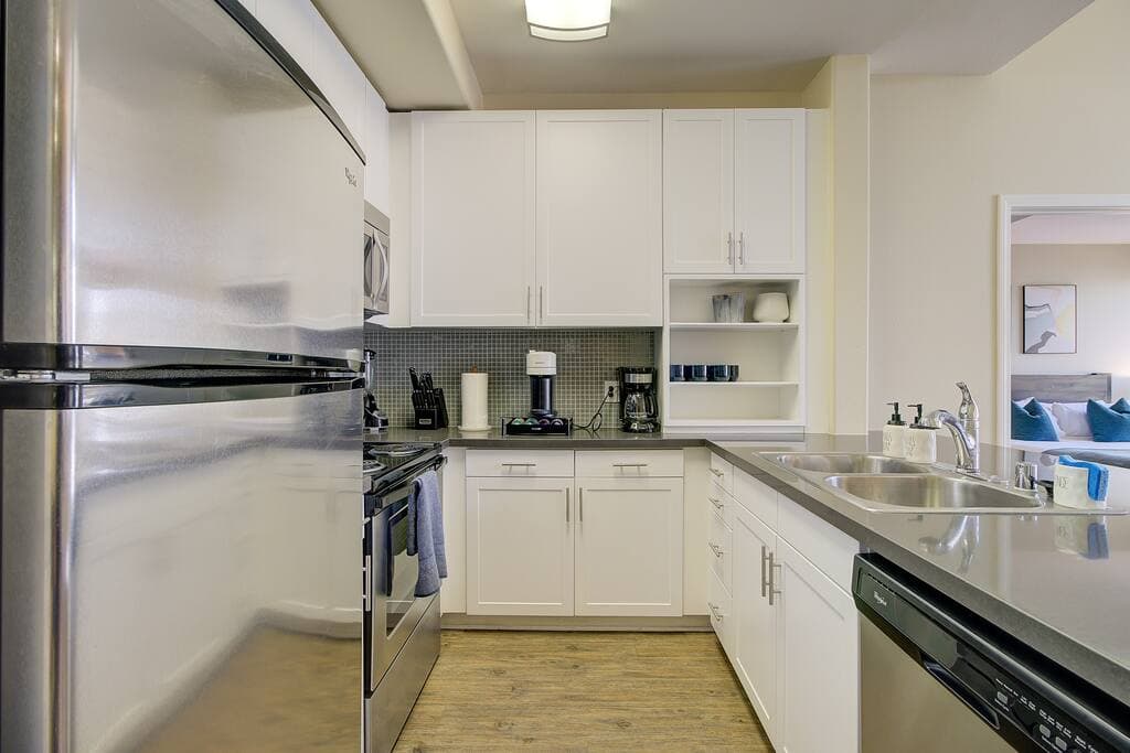 Zircon Zen - Quiet retreat 2BR Pool, Jacuzzi Marina - Image 3