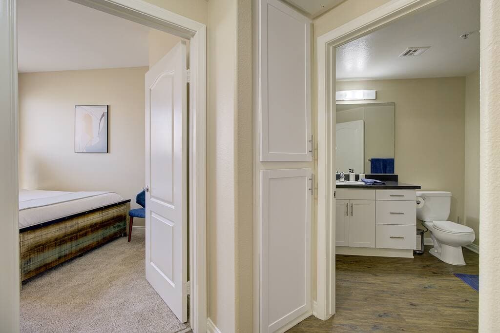 Zircon Zen - Quiet retreat 2BR Pool, Jacuzzi Marina - Image 5