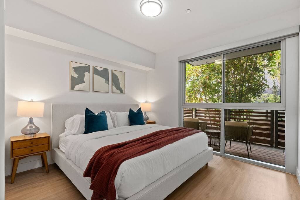 Upscale 2BR SM - Walkable, Modern, Luxe Amenities - Image 2