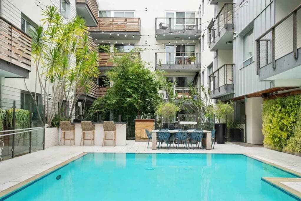 Upscale 2BR SM - Walkable, Modern, Luxe Amenities - Image 3