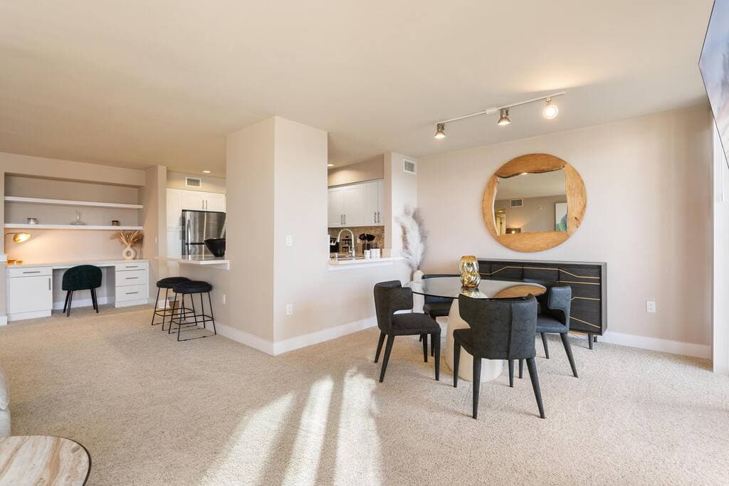 The Citrine Suite| Breathtaking Water Views Pool - Image 2