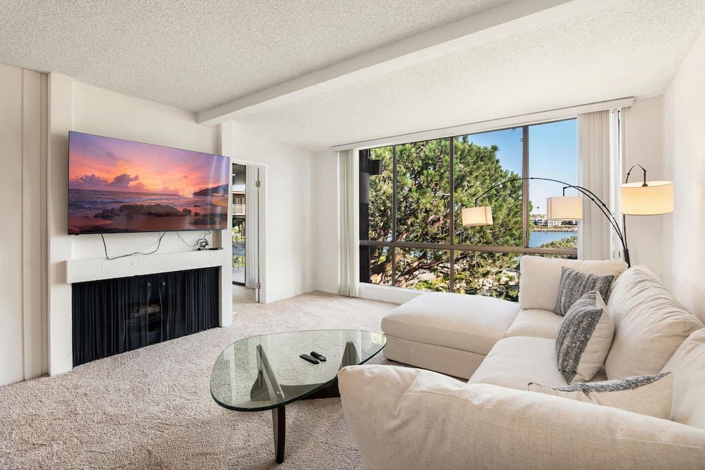 Onyx Oasis - Bold Marina 2BR Gem Indoor fireplace Water view