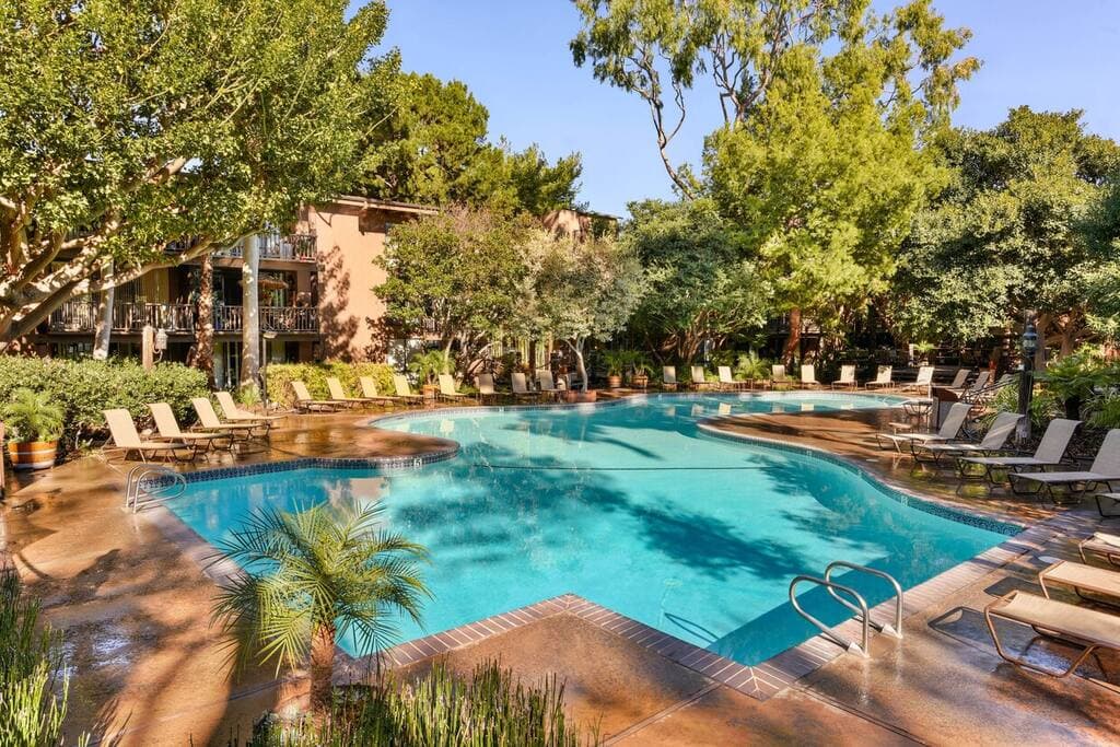 Onyx Oasis - Bold Marina 2BR Gem Indoor fireplace Water view - Image 3