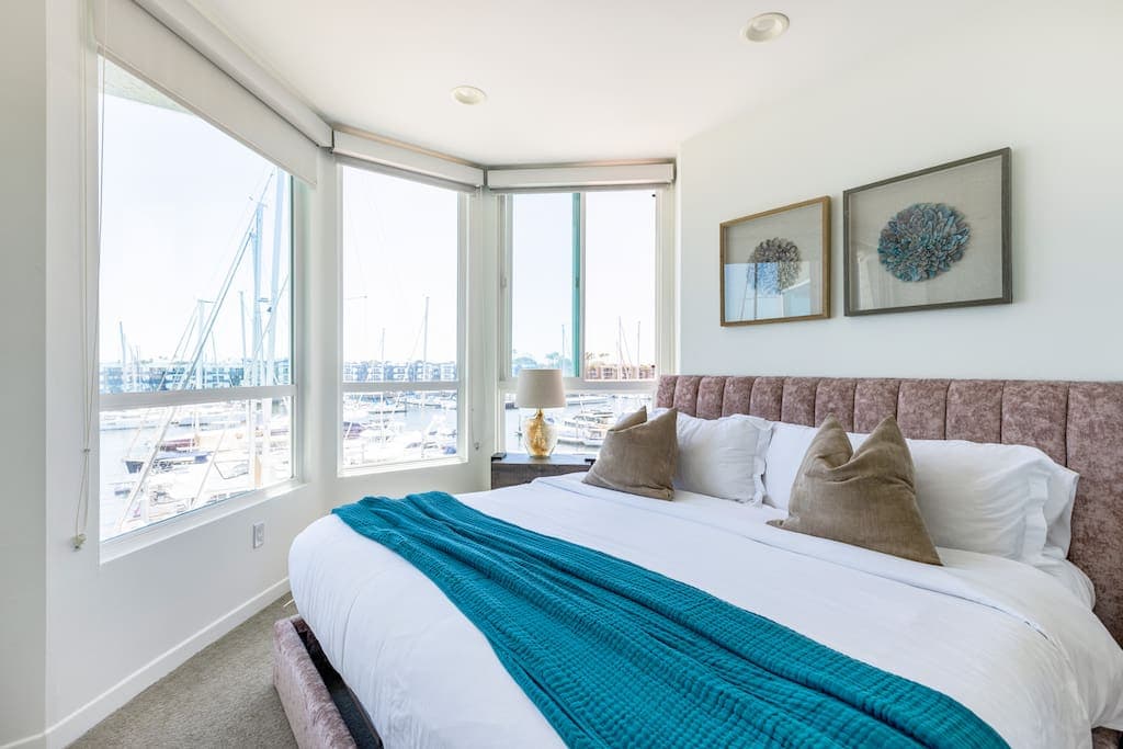 Panoramic Marina Views Boat Pool, Jacuzzi and Gym - Image 3