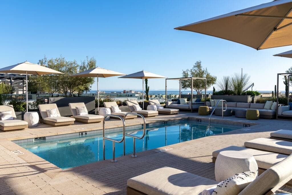 The Rose Quartz - Rooftop Pool, Gym Glamorous Santa Monica 2BR - Image 2
