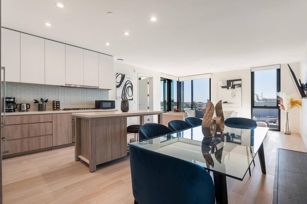 The Rose Quartz - Rooftop Pool, Gym Glamorous Santa Monica 2BR - Image 4