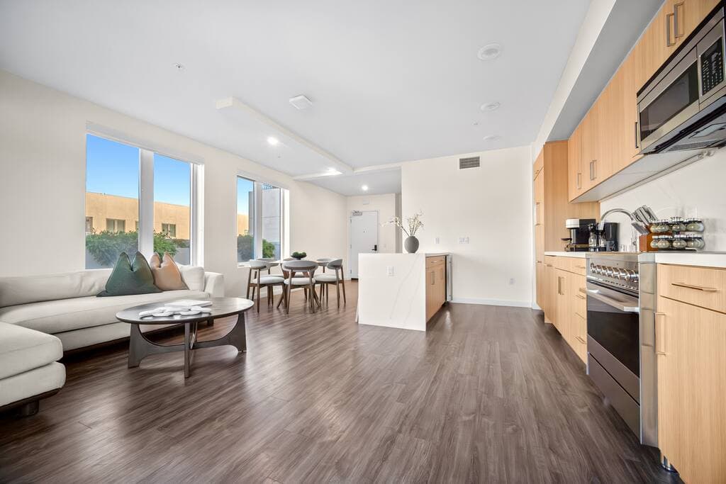 The Jade Hill Views - Penthouse - Pool, Gym, Balcony