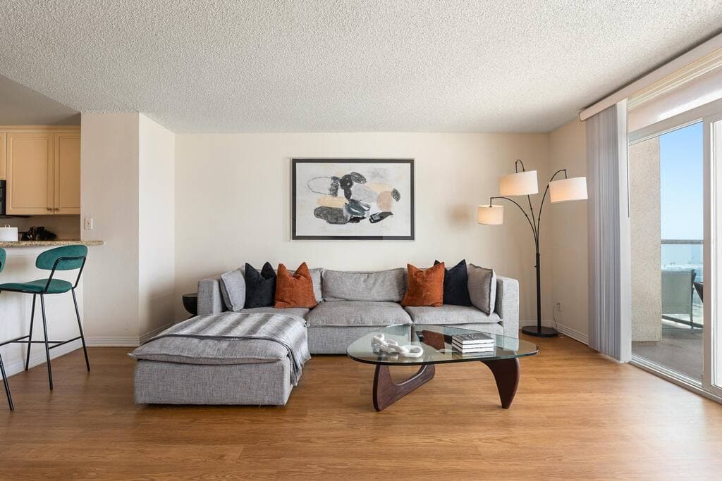 Amber Tide - Bright 1BR Marina Gem Ocean View - Image 3