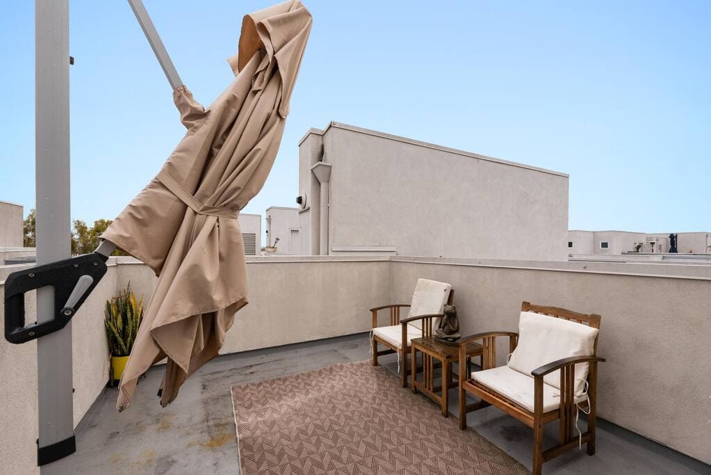 Opal Escape | Penthouse Marina vw Private Rooftop - Image 4