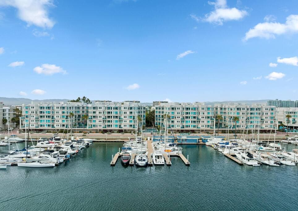 Opal Escape | Penthouse Marina vw Private Rooftop - Image 5