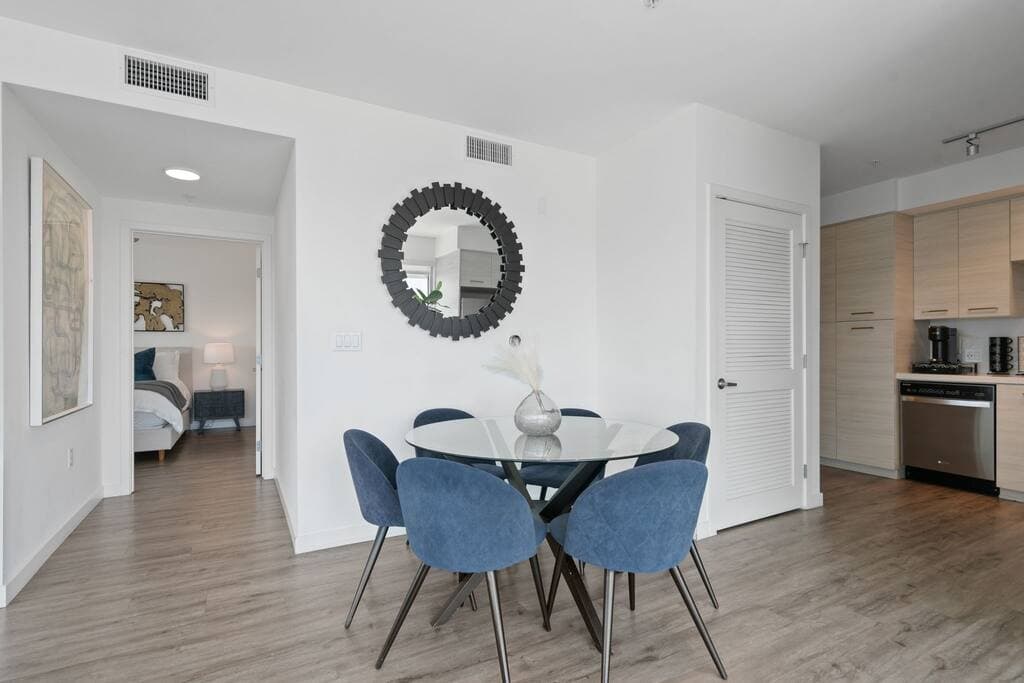 Amber Drift - Santa Monica 2BR Penthouse Ocean views - Image 3