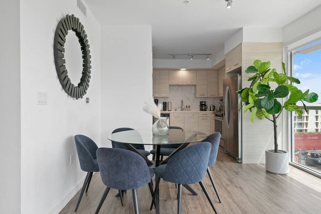 Amber Drift - Santa Monica 2BR Penthouse Ocean views - Image 4