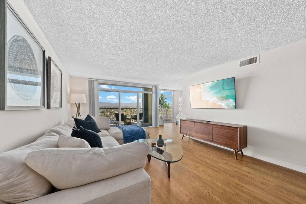 Garnet Glow | Full Ocean and Venice Beach view 3BR