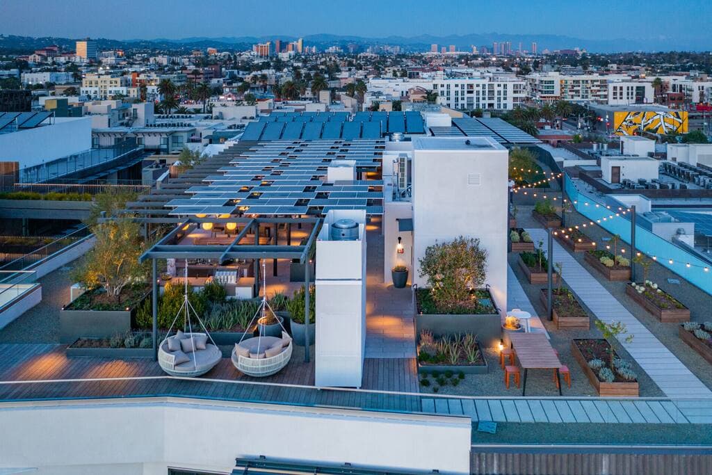 The Pearl Coast - Rooftop Pool, Gym Luxurious 2BR Santa Monica - Image 5