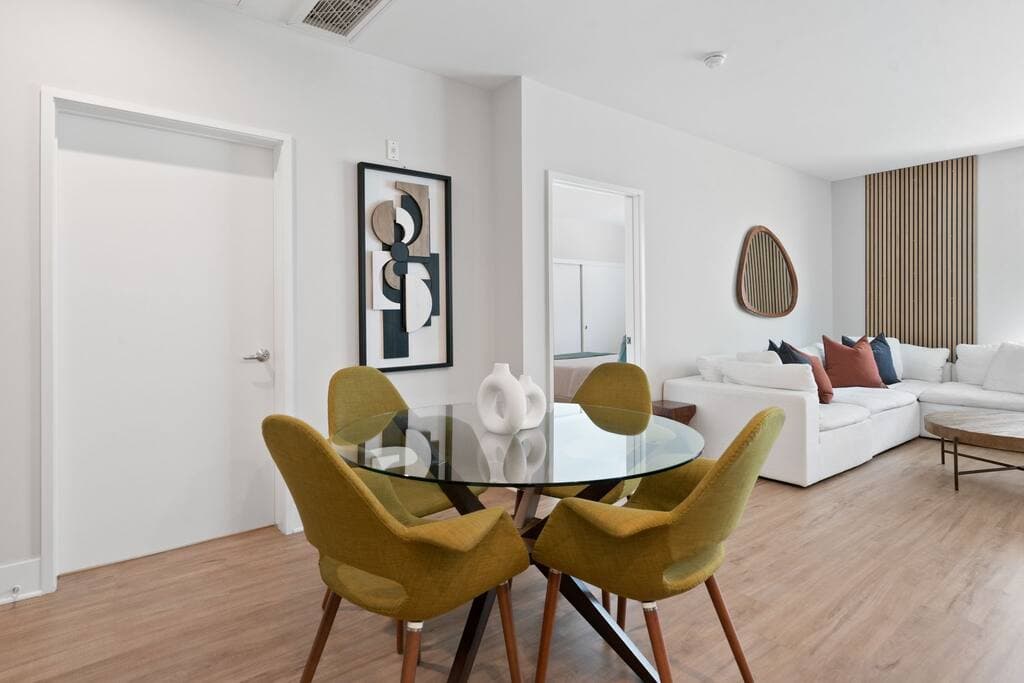 Spinel Stay - Charming 2BR Retreat Zen Garden Views Central - Image 3