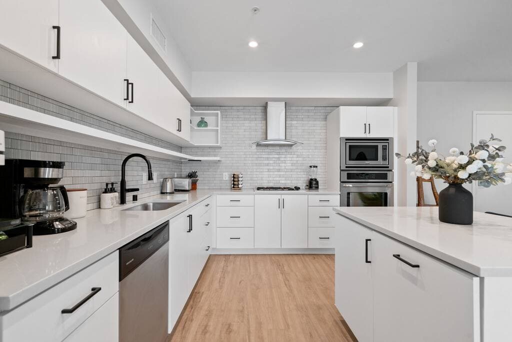 Spinel Stay - Charming 2BR Retreat Zen Garden Views Central - Image 4