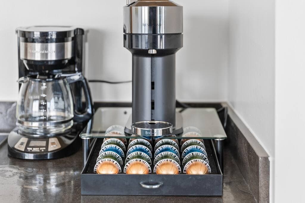 Rooftop Pool Modern 2BR/2BA Gym, Panoramic Views - Image 4