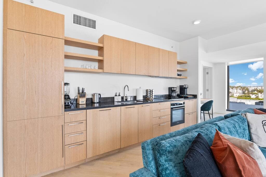 Rooftop Pool Modern 2BR/2BA Gym, Panoramic Views - Image 5