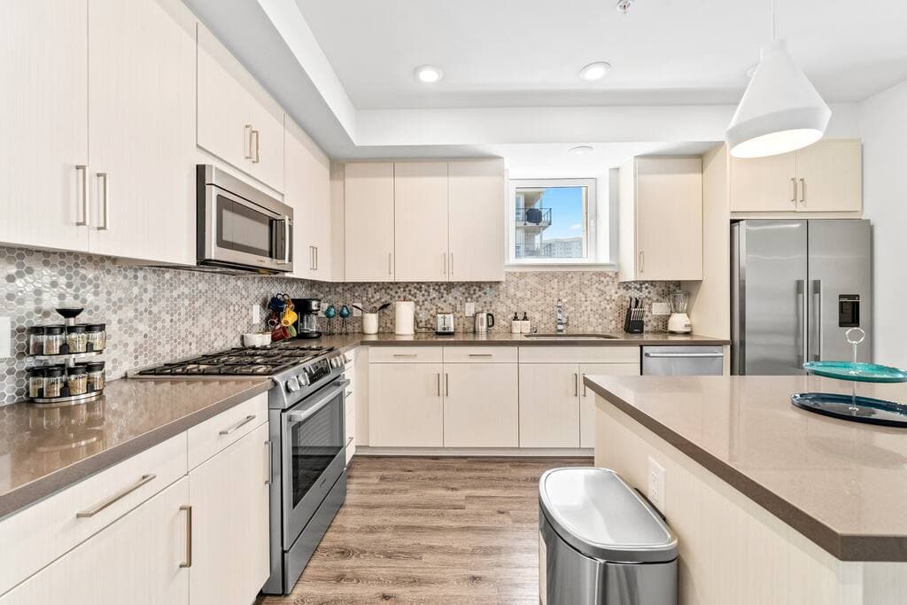 Sapphire Shores | Beach View 2BR Amazing Amenities - Image 3