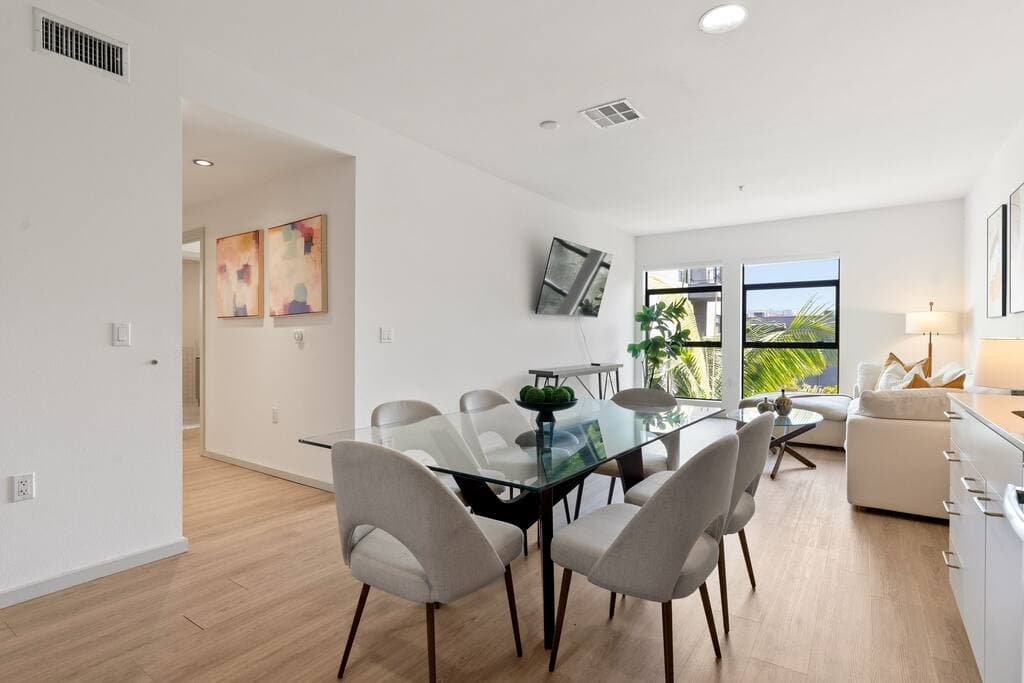 Emerald Ridge - Luxe Hollywood Walk of Fame - Image 3