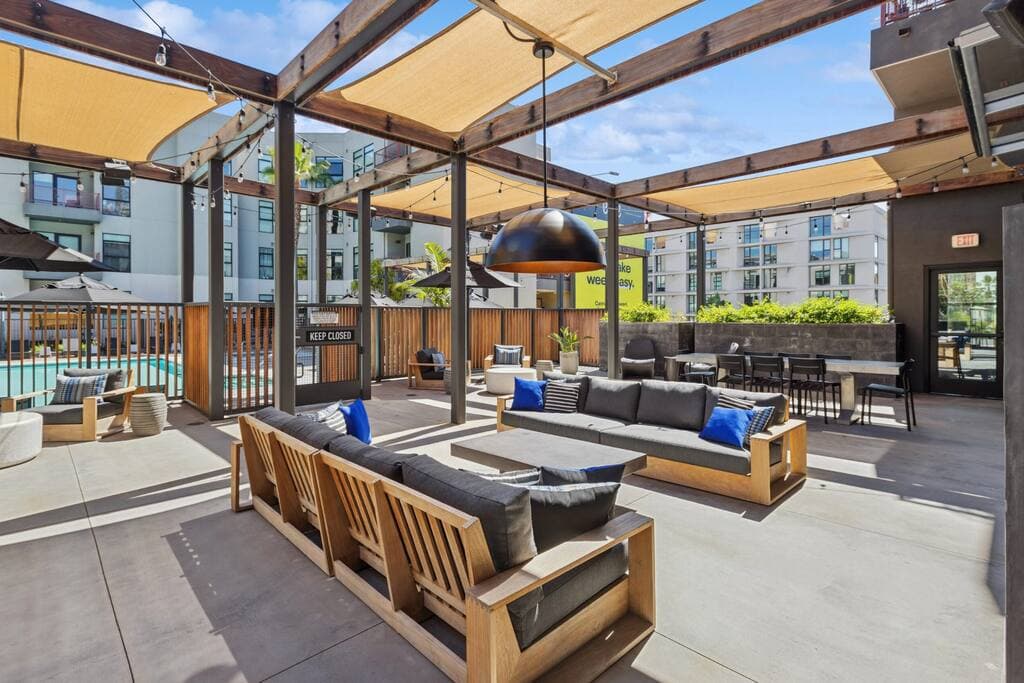 Emerald Ridge - Luxe Hollywood Walk of Fame - Image 4