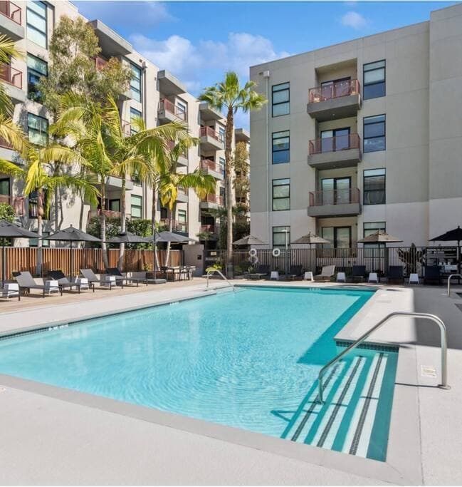 Emerald Ridge - Luxe Hollywood Walk of Fame - Image 5