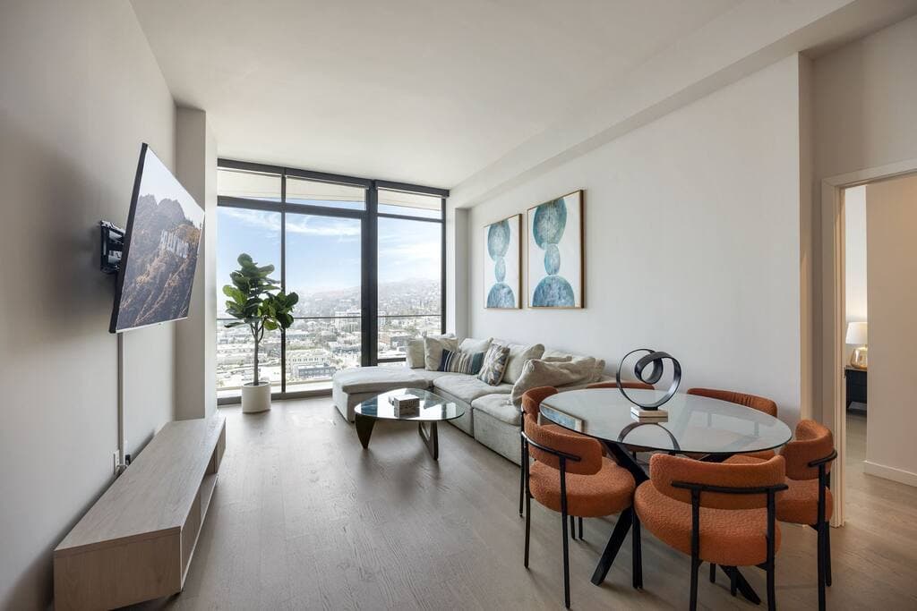 Penthouse Hollywood Dream Panoramic View Pool, Gym - Image 3