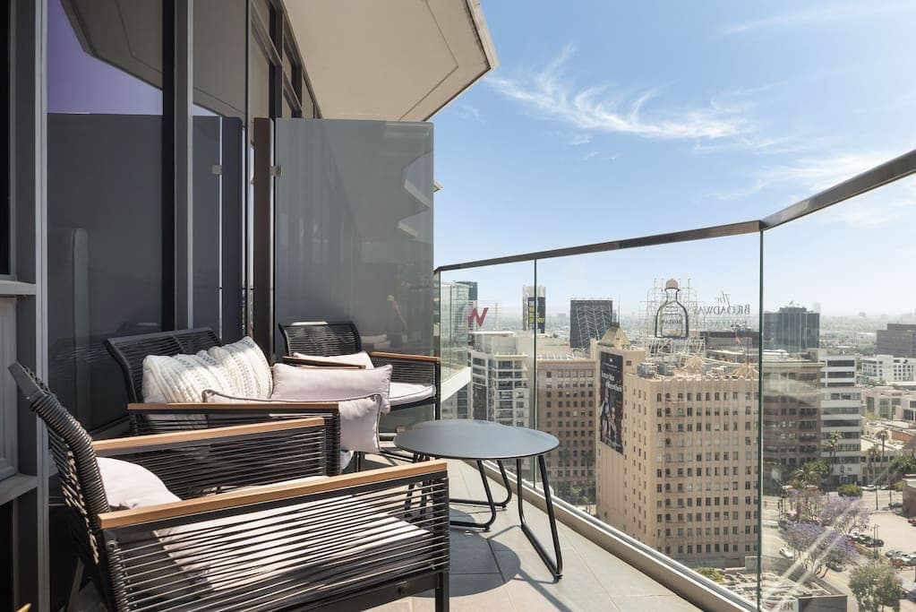 Penthouse Hollywood Dream Panoramic View Pool, Gym - Image 4