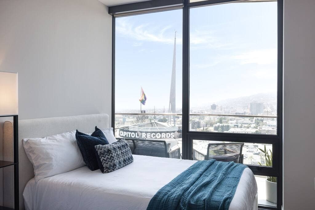 Penthouse Hollywood Dream Panoramic View Pool, Gym - Image 5