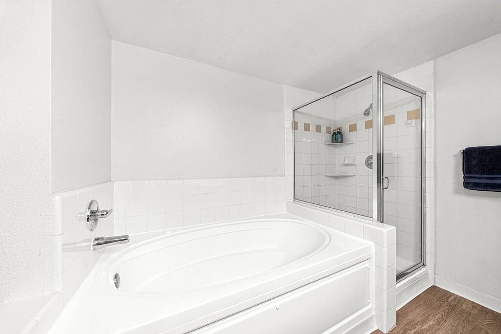 Stylish 2BR with Marina Views & Pool - Image 3