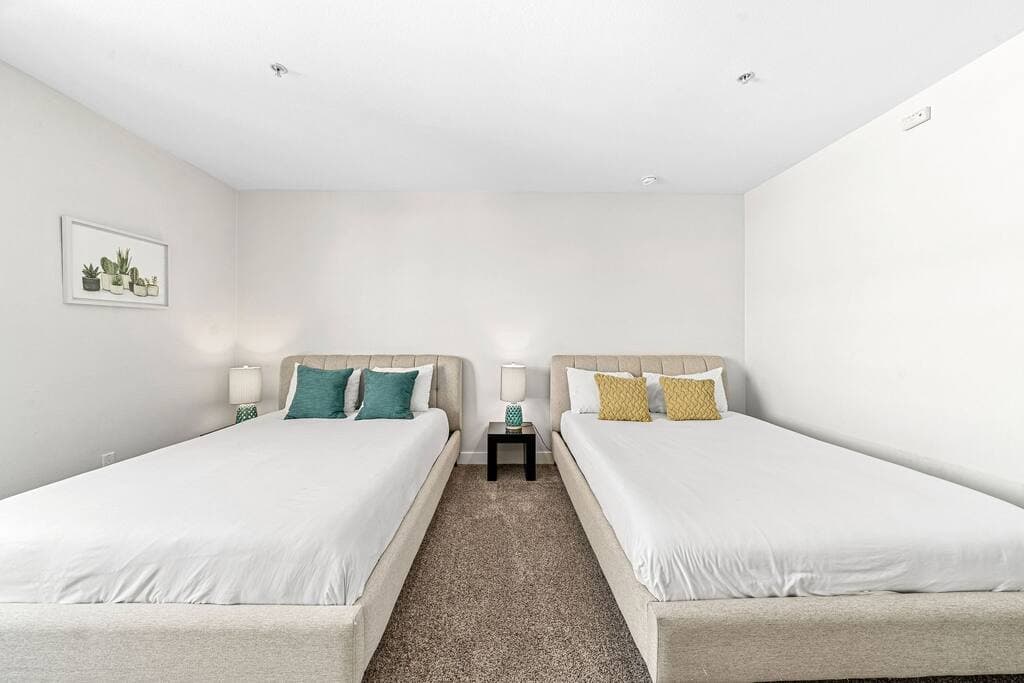 Stylish 2BR with Marina Views & Pool - Image 5