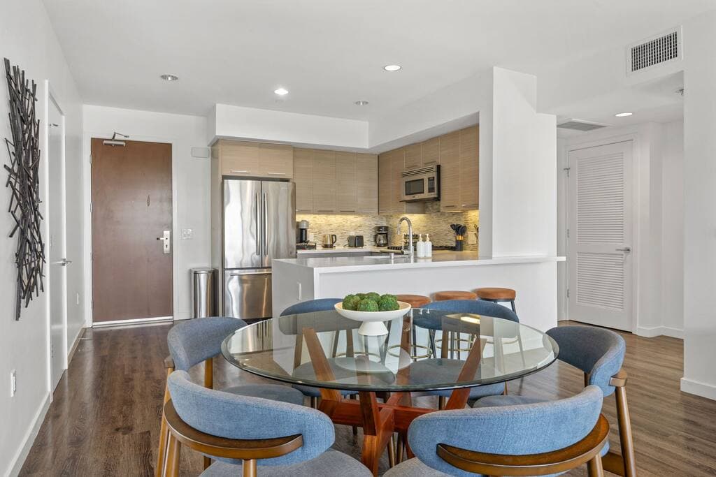 OceanView Penthouse Floor Downtown Plus Rooftop - Image 2