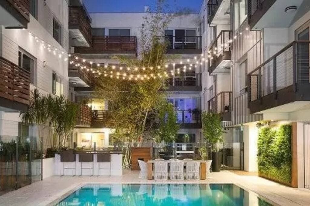 A Modern Escape - 2-Bed Bliss in Santa Monica - Cultural & Coastal Core - Image 2