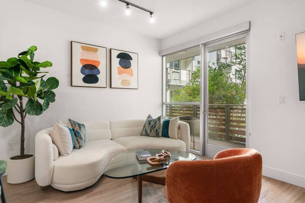A Modern Escape - 2-Bed Bliss in Santa Monica - Cultural & Coastal Core - Image 5