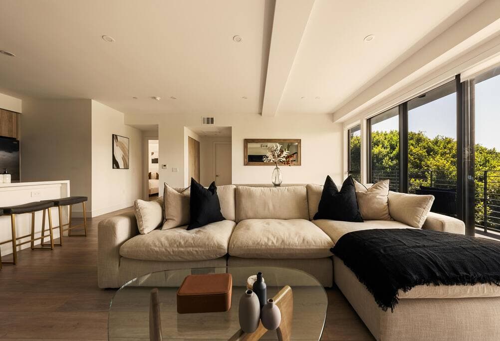 Indulge in Coastal Luxury Stunning 3BR Ocean Views - Image 2