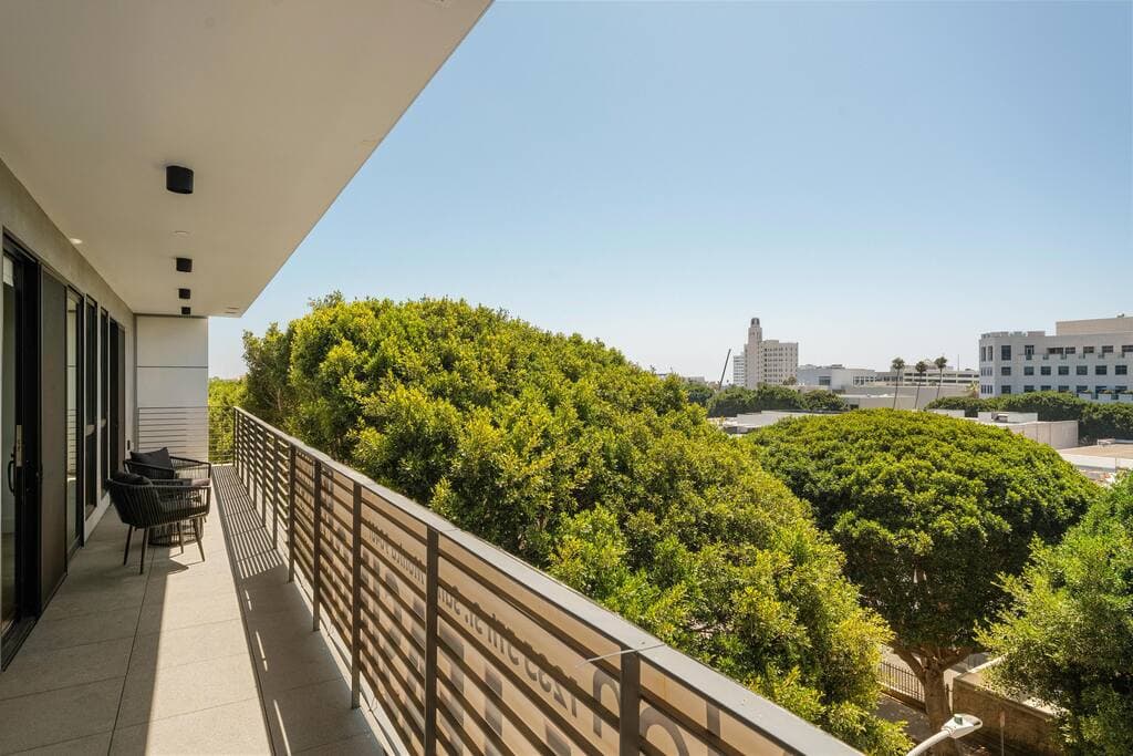 Indulge in Coastal Luxury Stunning 3BR Ocean Views - Image 3