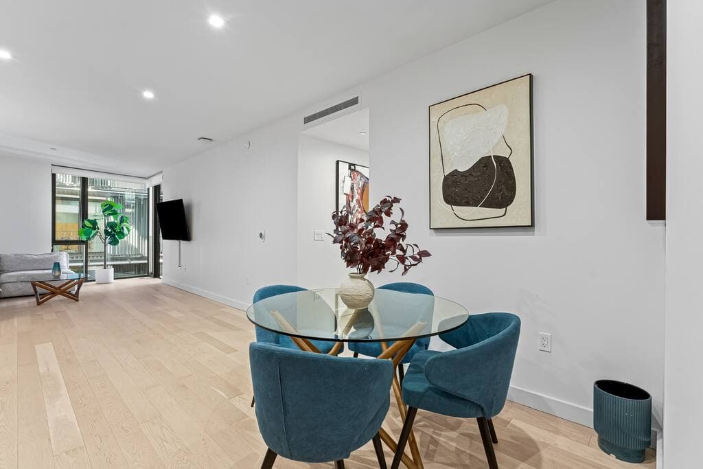 Pearl Coast | Modern 2BR w/ Rooftop Pool & Views - Image 5