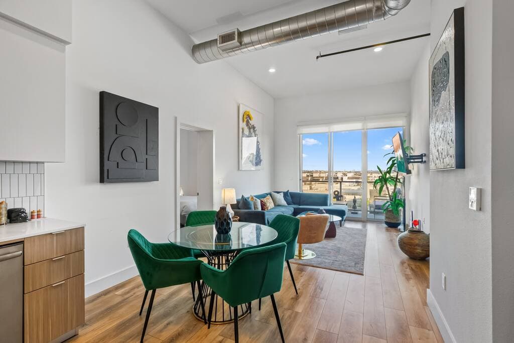 Penthouse Private Room With Ensuite Bathroom, Pool - Image 4