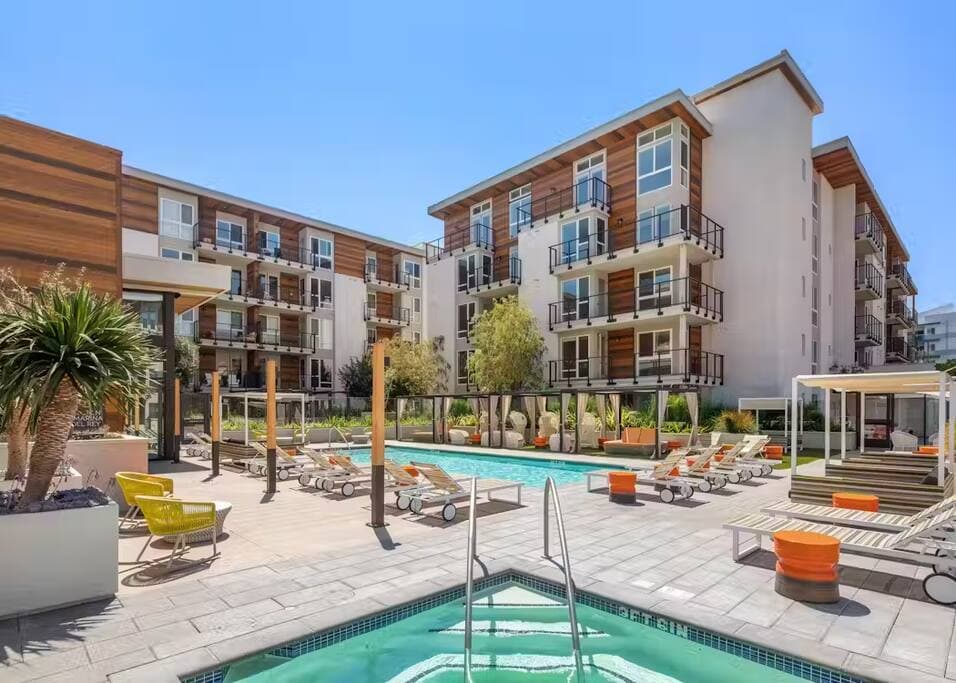 Sapphire Marina | Marina View Pool, Gym, Game Room - Image 2