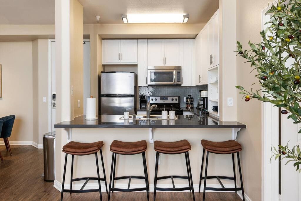 Appartement moderne et spacieux de 3 pièces dans le meilleur quartier de Marina Del Rey.