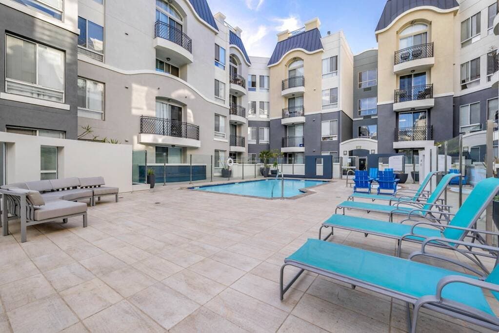 Appartement moderne et spacieux de deux chambres à coucher dans le quartier très prisé de Marina Del Rey.