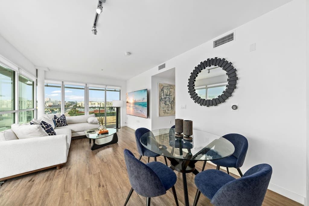 Appartement-terrasse à SM – 2 CH à distance de marche de la plage et des restaurants