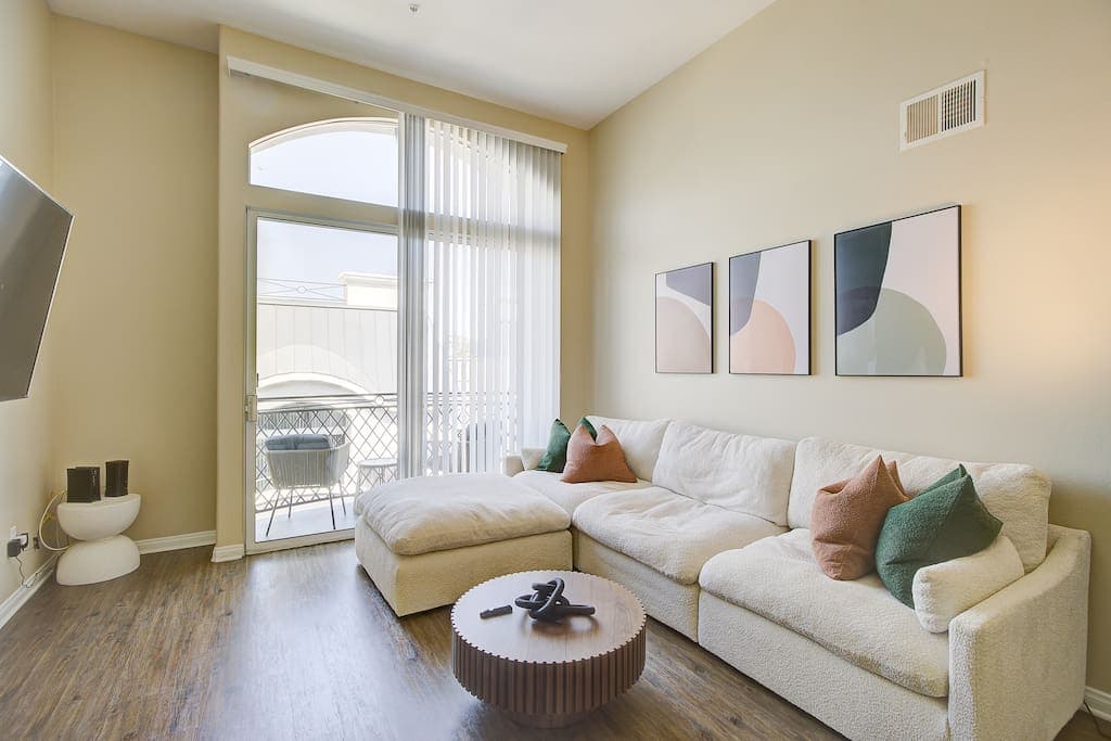 Zircon Zen - Quiet retreat 2BR Pool, Jacuzzi Marina