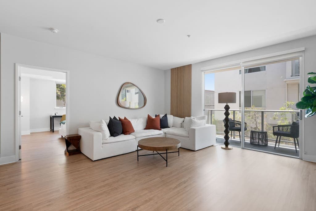 Spinel Stay - Charming 2BR Retreat Zen Garden Views Central